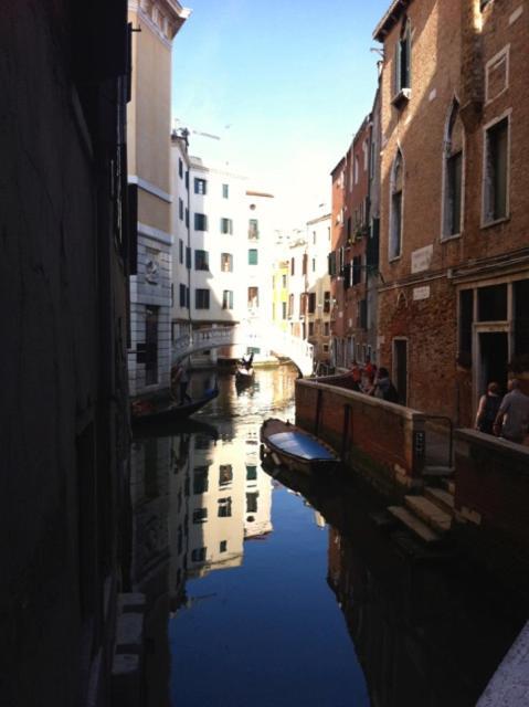 Al Teatro With Canal View Bed and breakfast