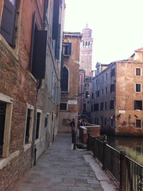 Al Teatro With Canal View Bed and breakfast