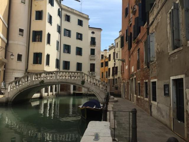 Al Teatro With Canal View Venecia