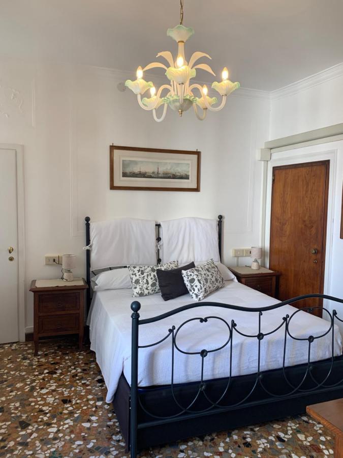 Al Teatro With Canal View Bed and breakfast *