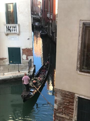 Al Teatro With Canal View Bed and breakfast Venecia